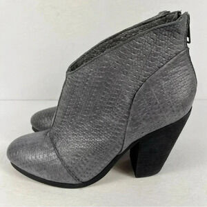 Modern Vintage Gray Textured Leather Ankle Boots EU 38.5 Architectural Heel